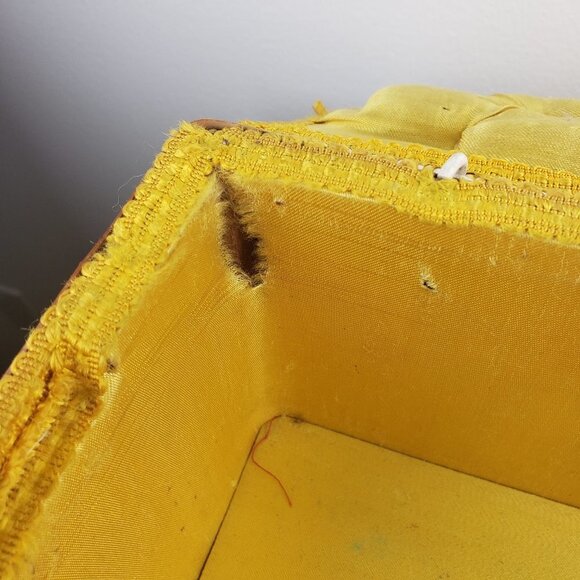 Vintage Sewing Basket & Contents - Picture 11 of 11